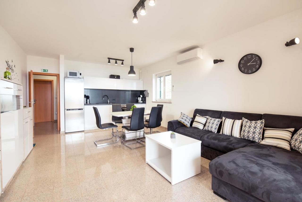 Seaview Apartment Lea Ičići Buitenkant foto